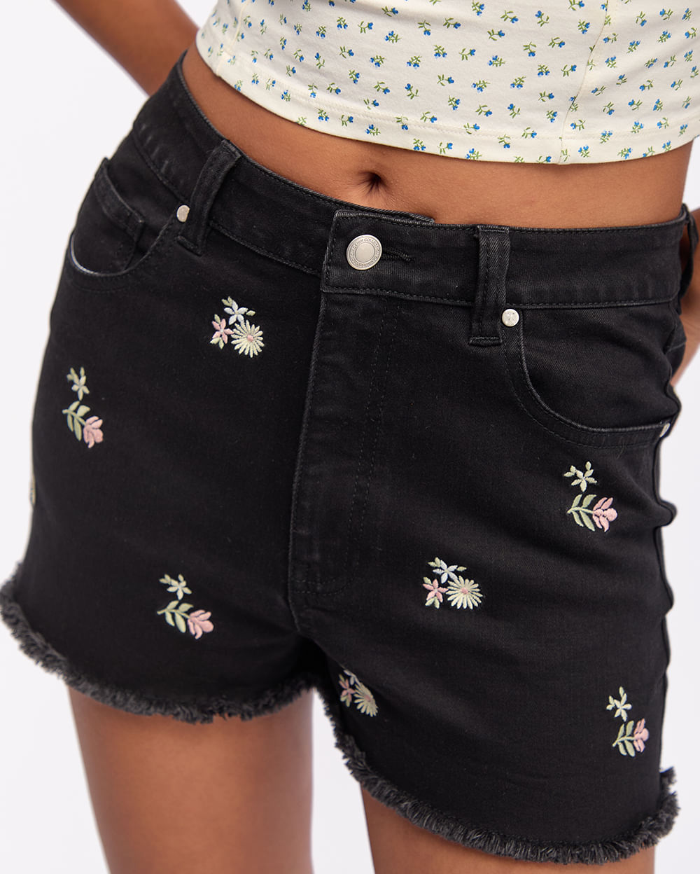 Short-Mujer-Anahi-Negro-28